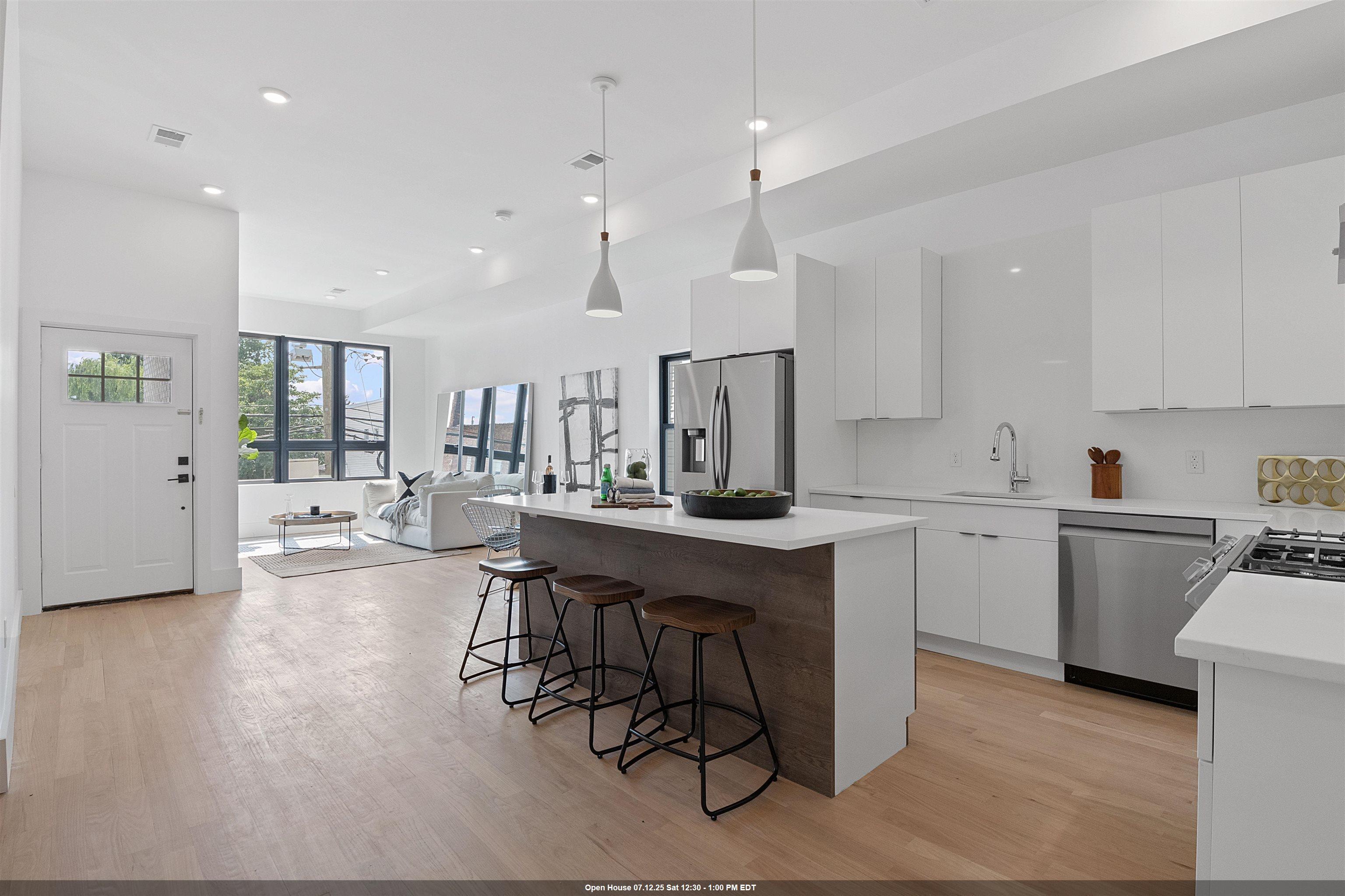 206 Fulton Ave #2  Jc, Bergen-Lafayett NJ 07305 photo