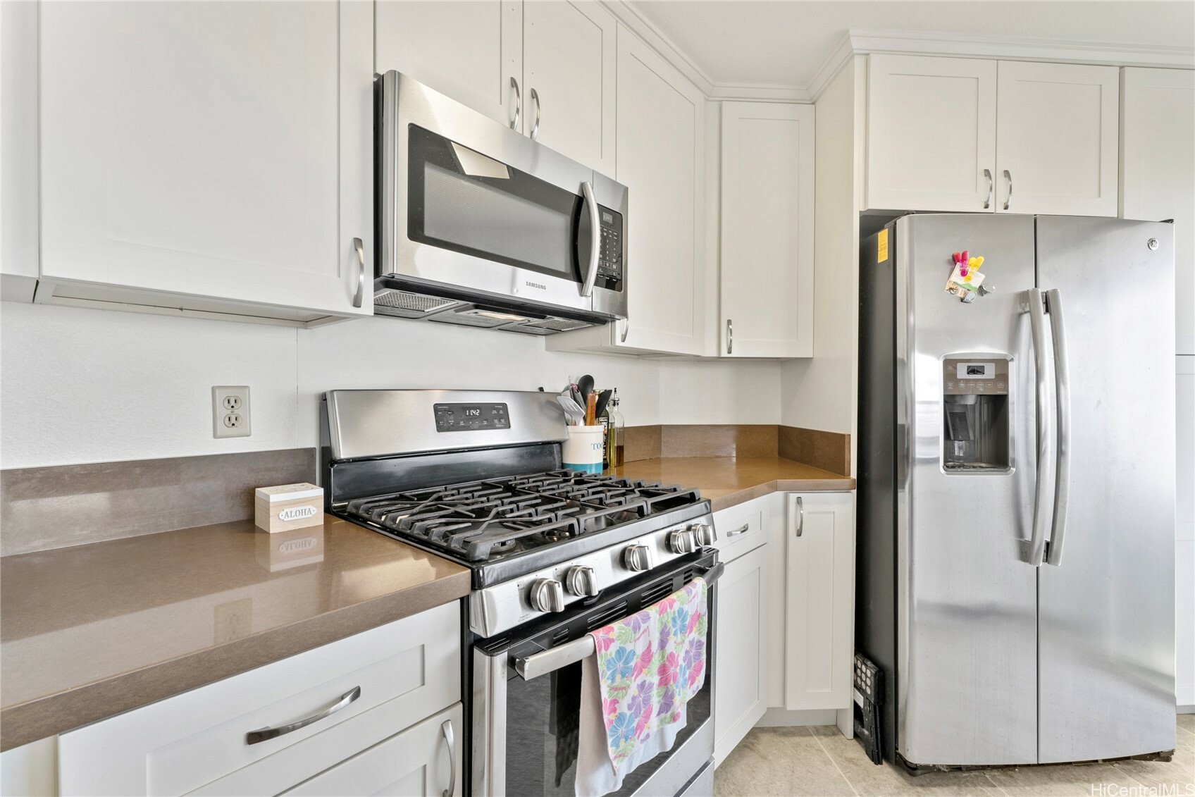 Property Photo: 98-1941 Kaahumanu Street J HI 96701