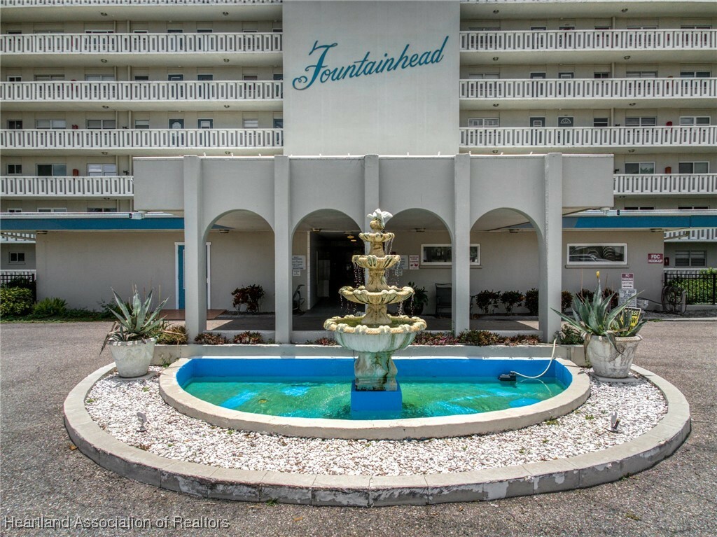 Property Photo: 2131 Lakeview Drive 400 FL 33870