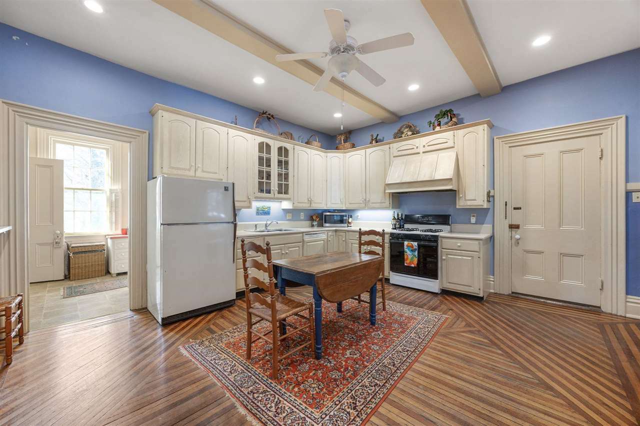 Property Photo: 820 Kirkwood Ave IA 52240