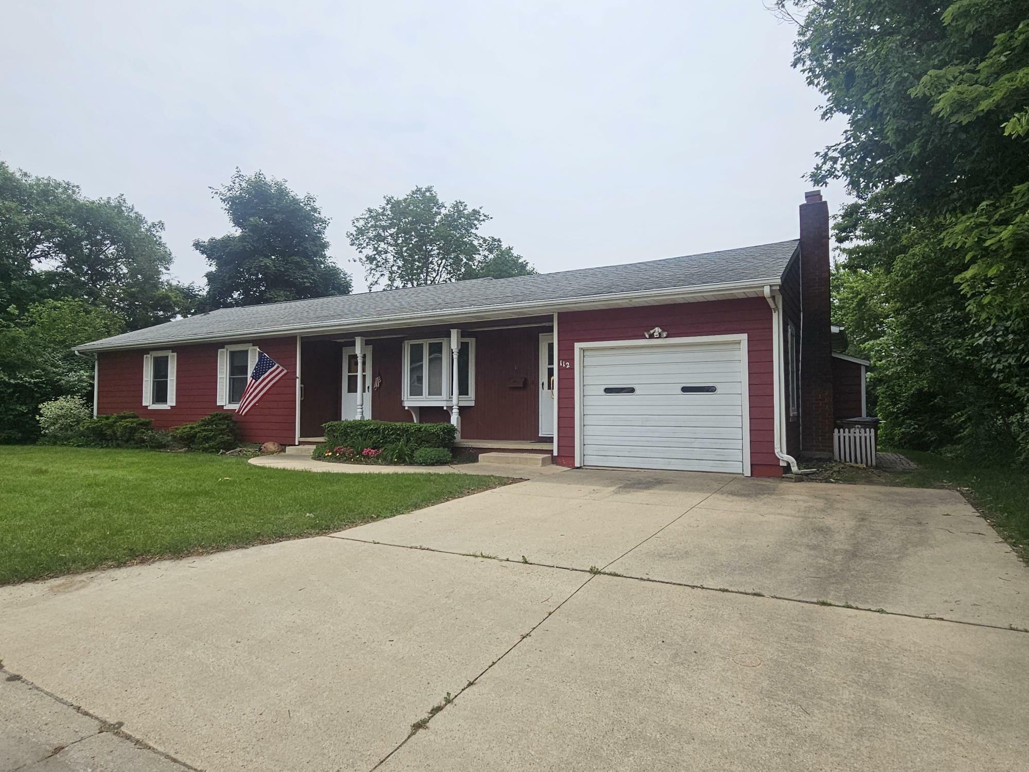 Property Photo: 112 6th St. NE IA 50662
