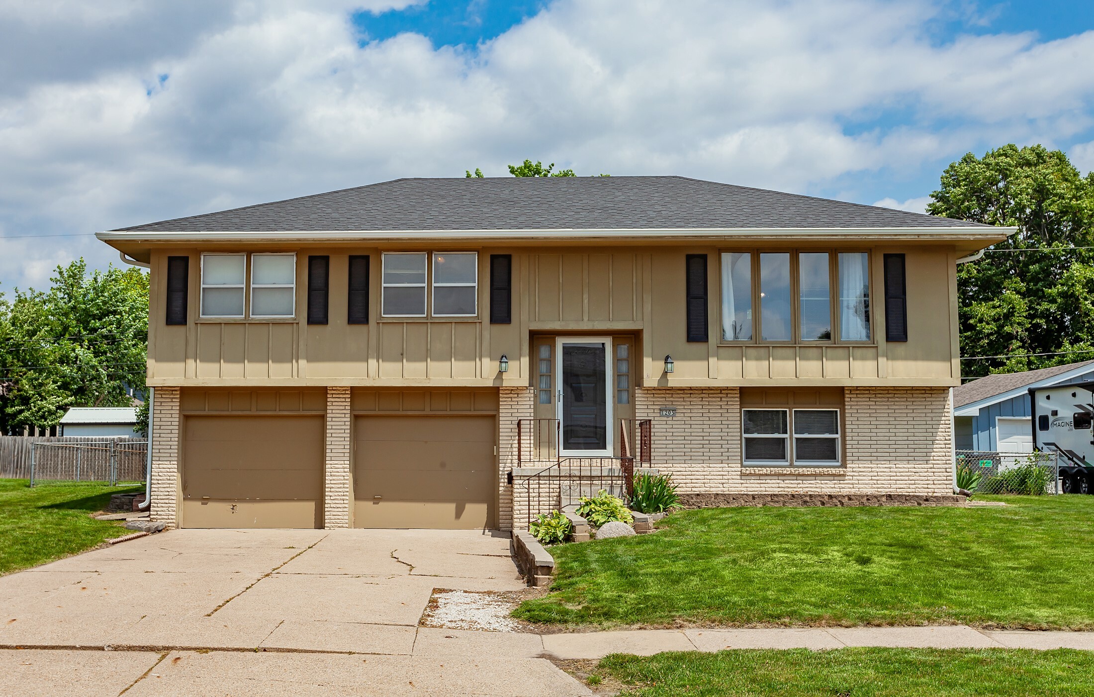 Property Photo: 1205 SE Bel Aire Road IA 50021