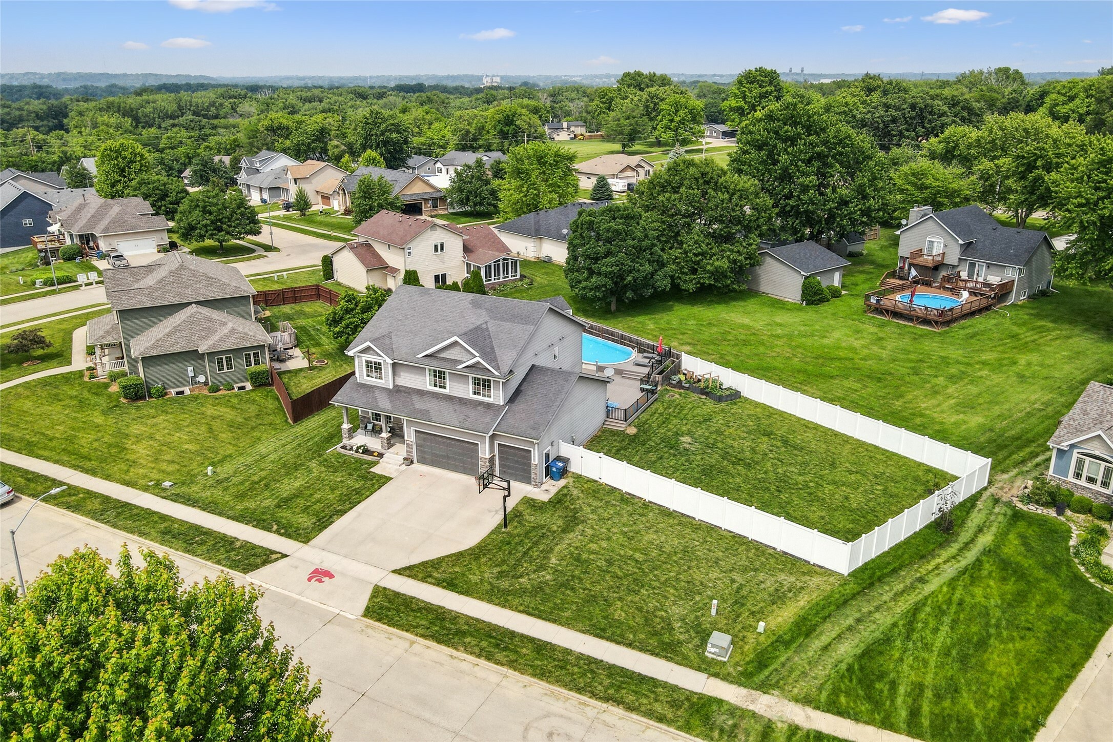 Property Photo: 4205 Lakewood Lane IA 50320