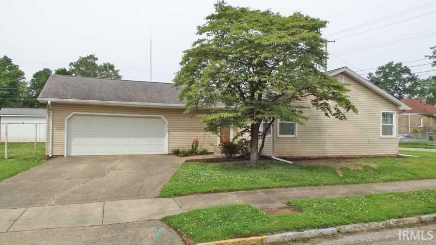 Property Photo: 1001 Barnett Street IN 47591