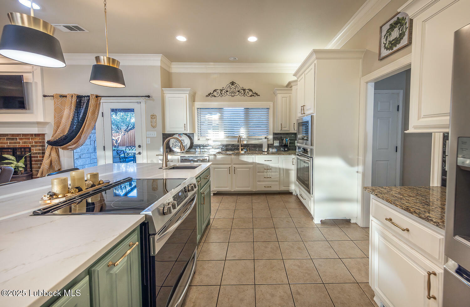 Property Photo: 514 Avenue R TX 79363