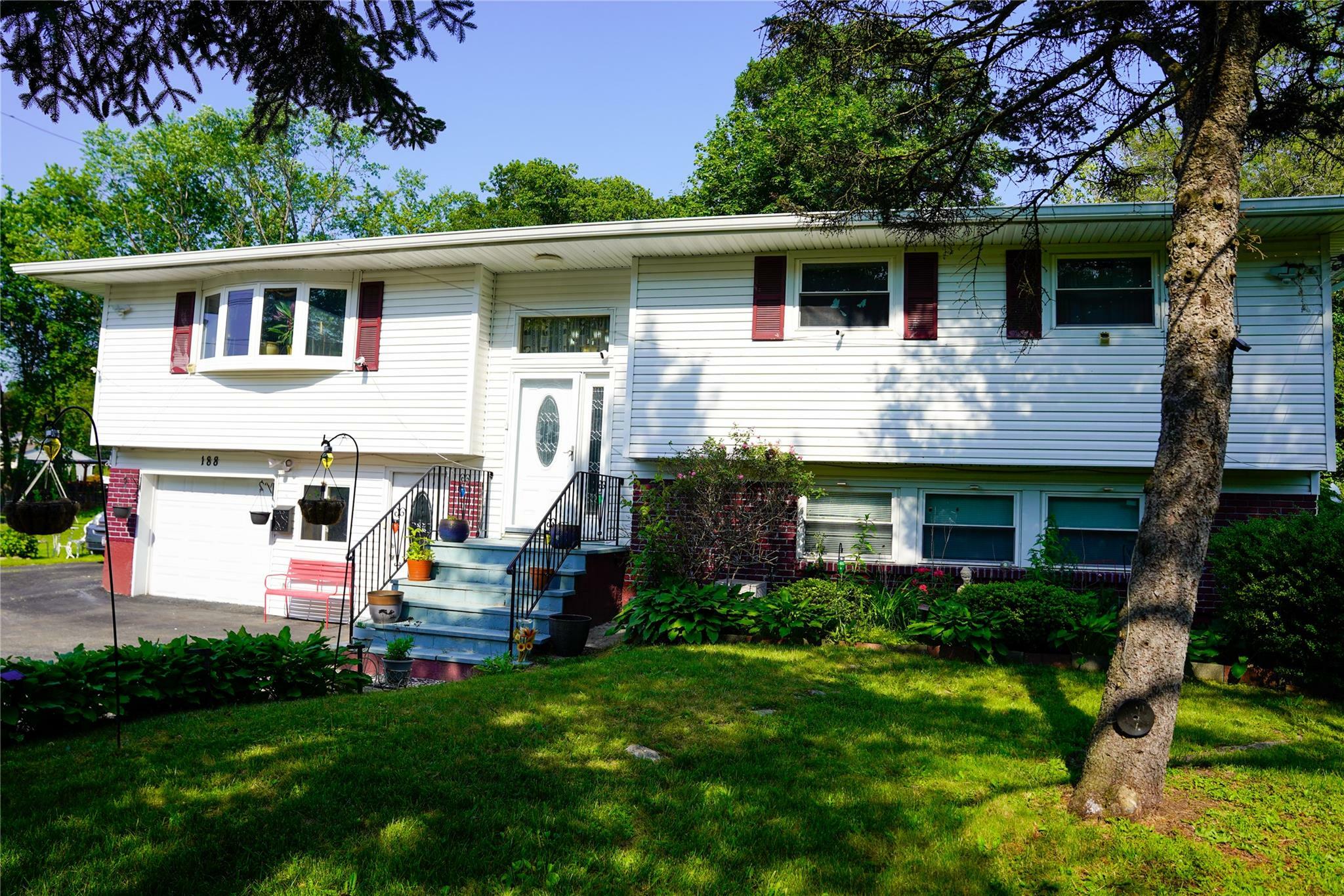 188 N Middletown Road  Nanuet NY 10954 photo