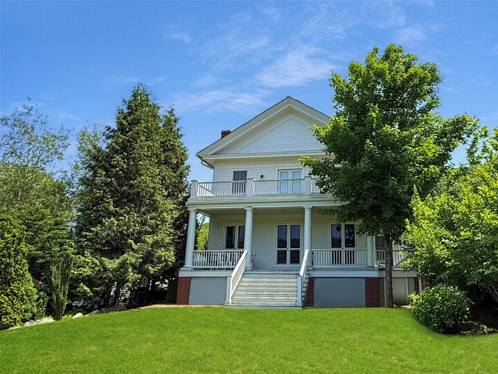 Property Photo:  10 Hudson River Lane  NY 10524 