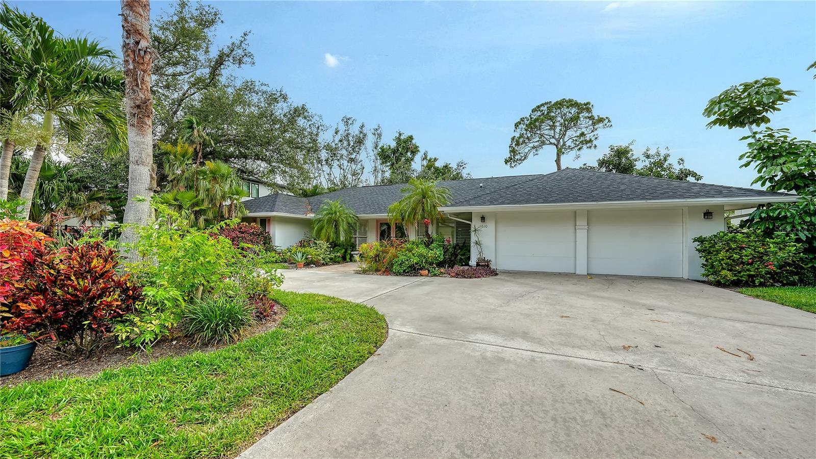 Property Photo: 1610 S Orange Avenue FL 34239