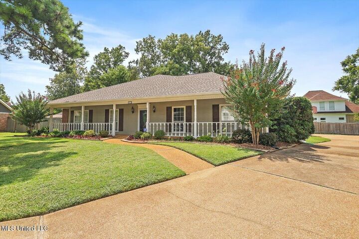 Property Photo:  907 Tetbury Place  MS 39047 