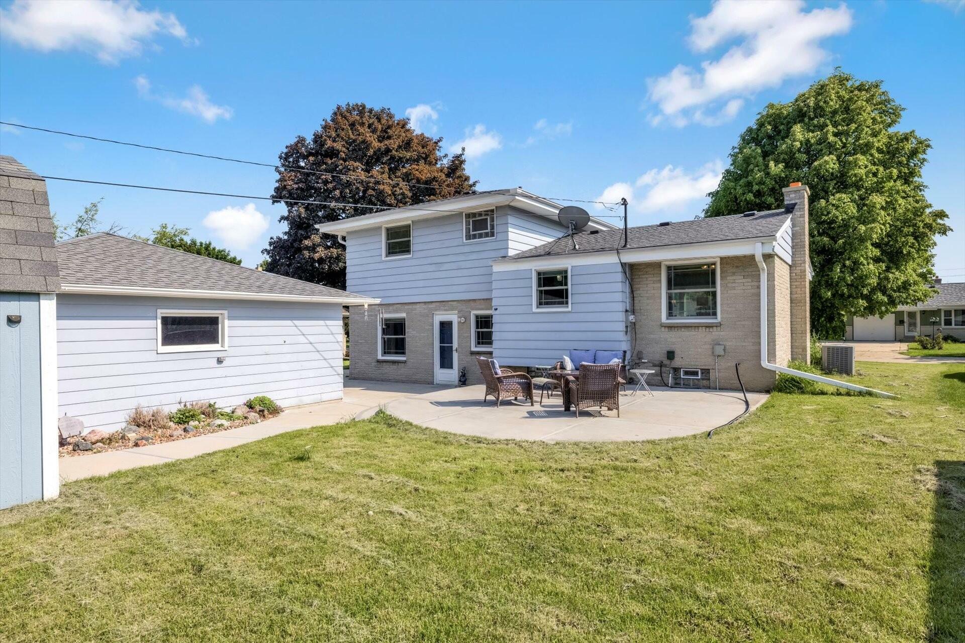 Property Photo: 6087 Oakwood Ln WI 53129