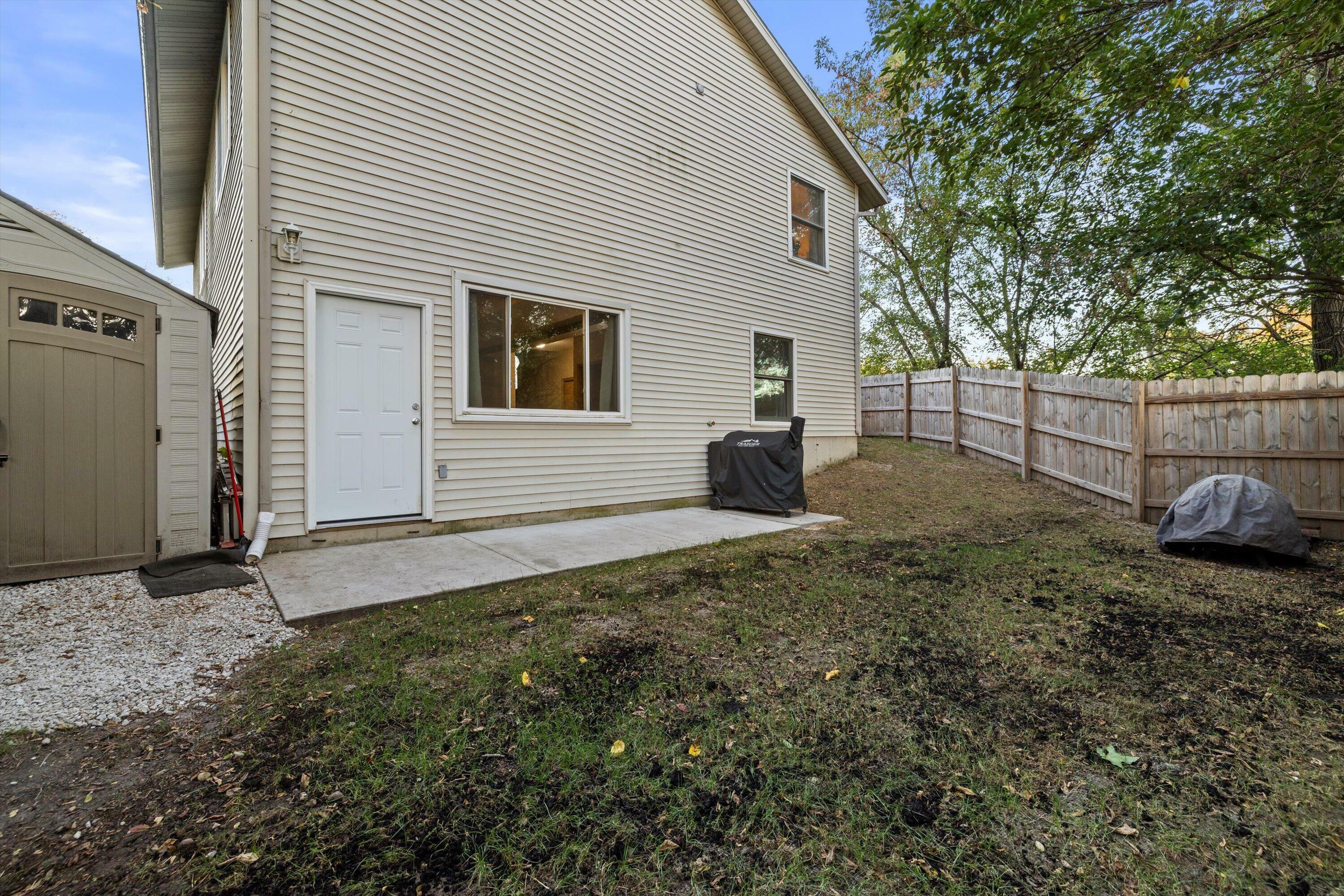Property Photo:  940 Rhyners Ln  WI 53181 