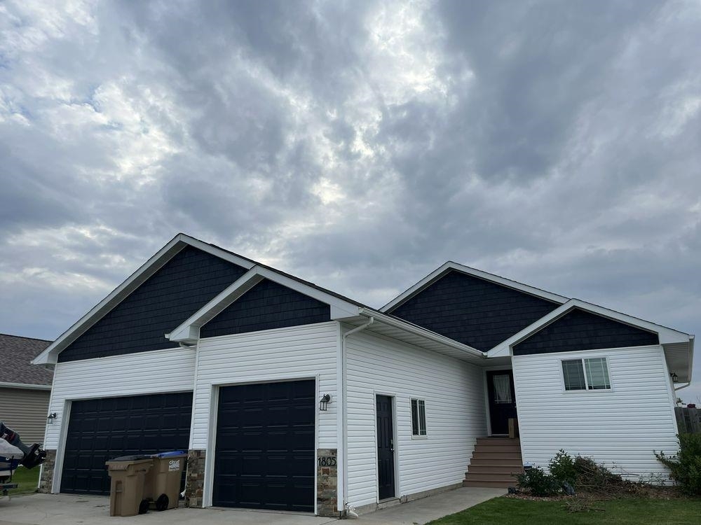 1805 28th St  Minot ND 58703 photo