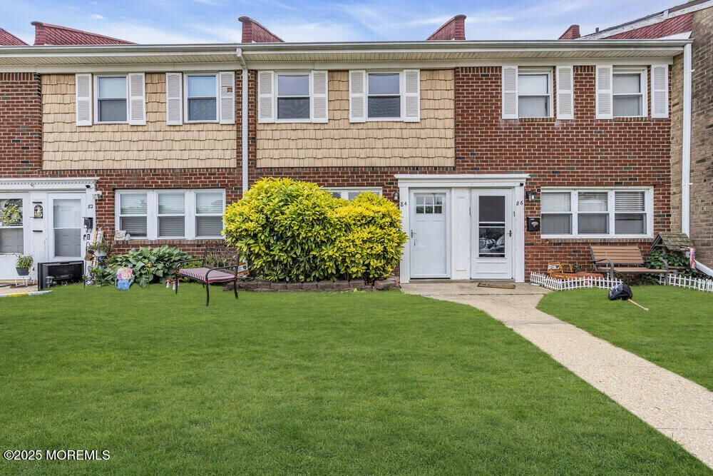 Property Photo:  84 Briar Mills Drive  NJ 08724 
