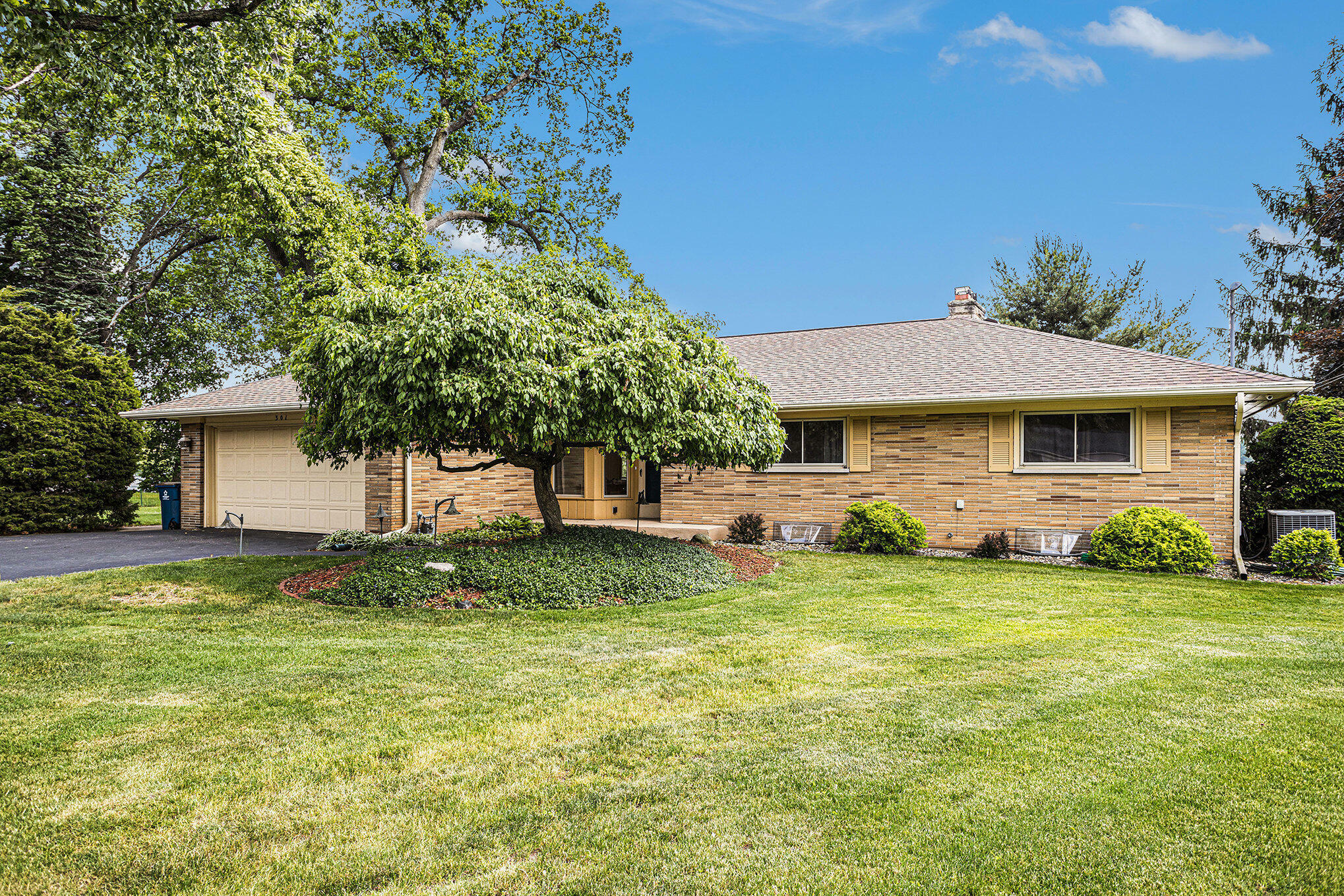 301 Lakeshore Drive  Battle Creek MI 49015 photo