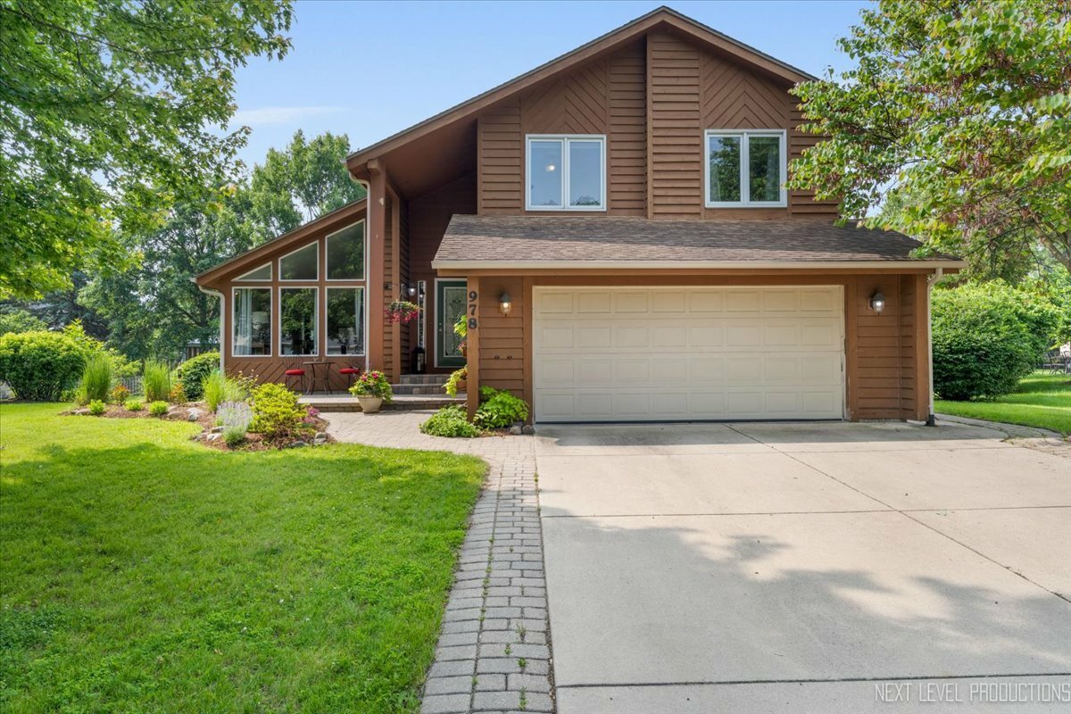 Property Photo: 978 Merrimac Circle IL 60540