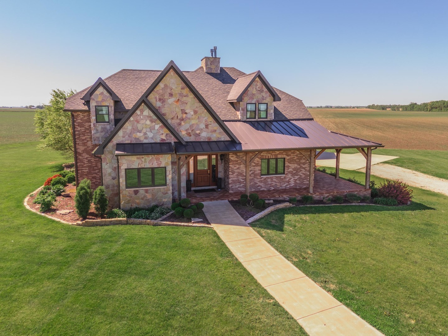 Property Photo: 14431 E 2400 North Road IL 61748