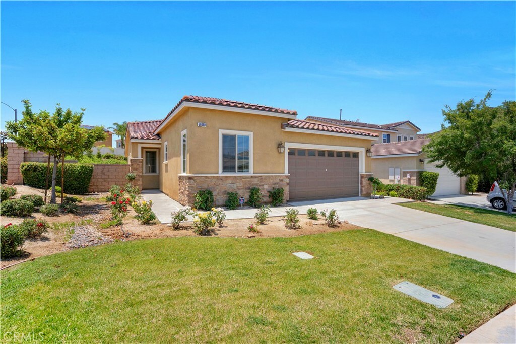 Property Photo: 36658 Fantin Way CA 92532