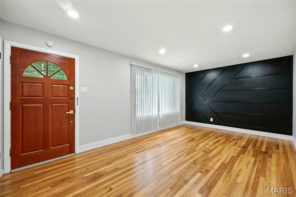 Property Photo: 1005 Edgehill Drive MO 63135