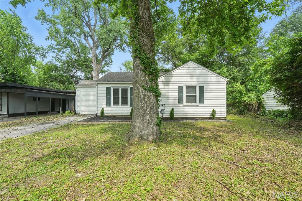 Property Photo: 260 S Hartnett Avenue MO 63135