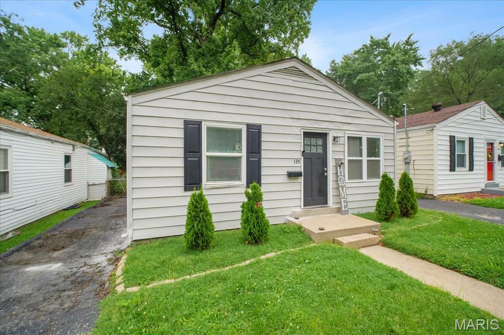 Property Photo: 135 Anabel Avenue MO 63135