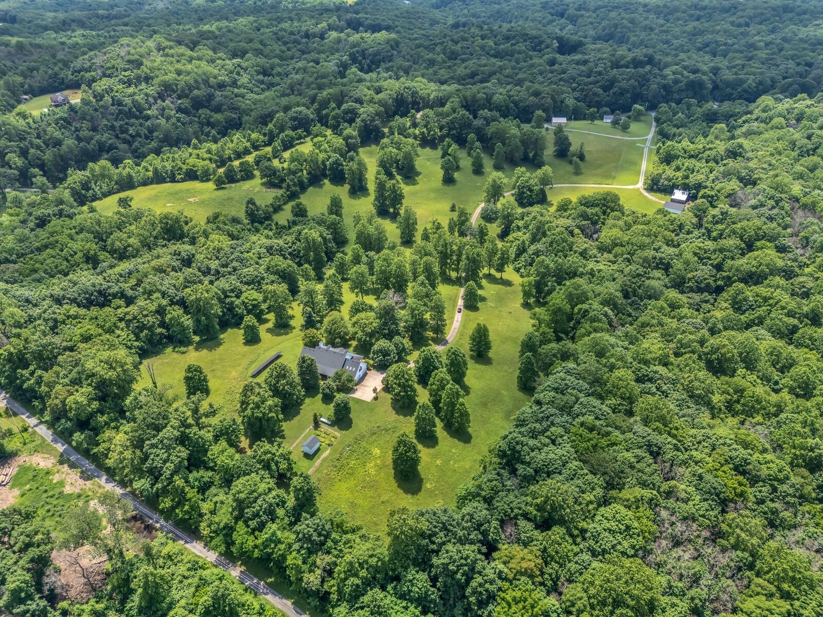 Property Photo:  904 Weeping Willow Rd  TN 37075 