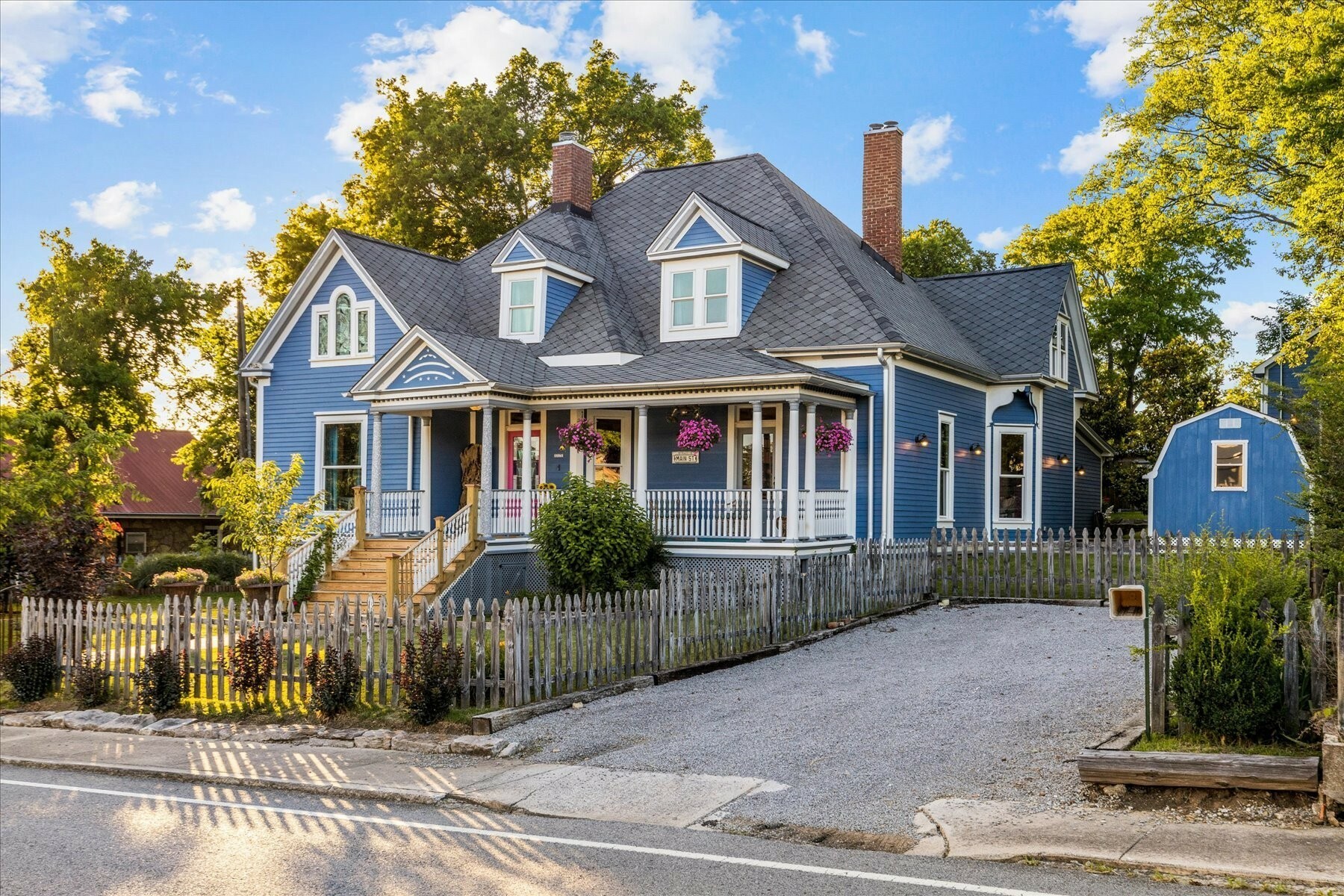 Property Photo: 207 Main St E TN 37183