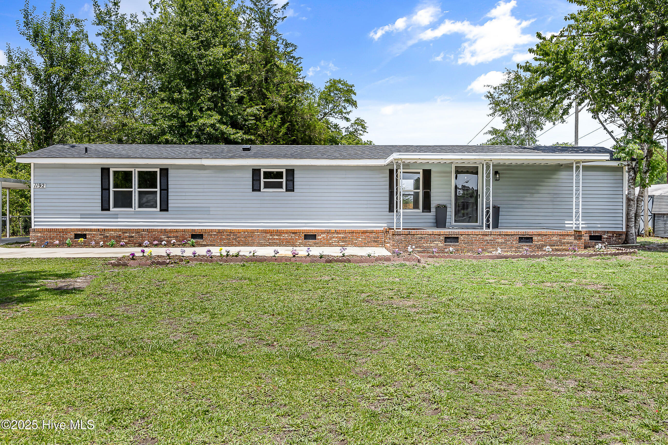 Property Photo: 1192 Village Road NE NC 28451