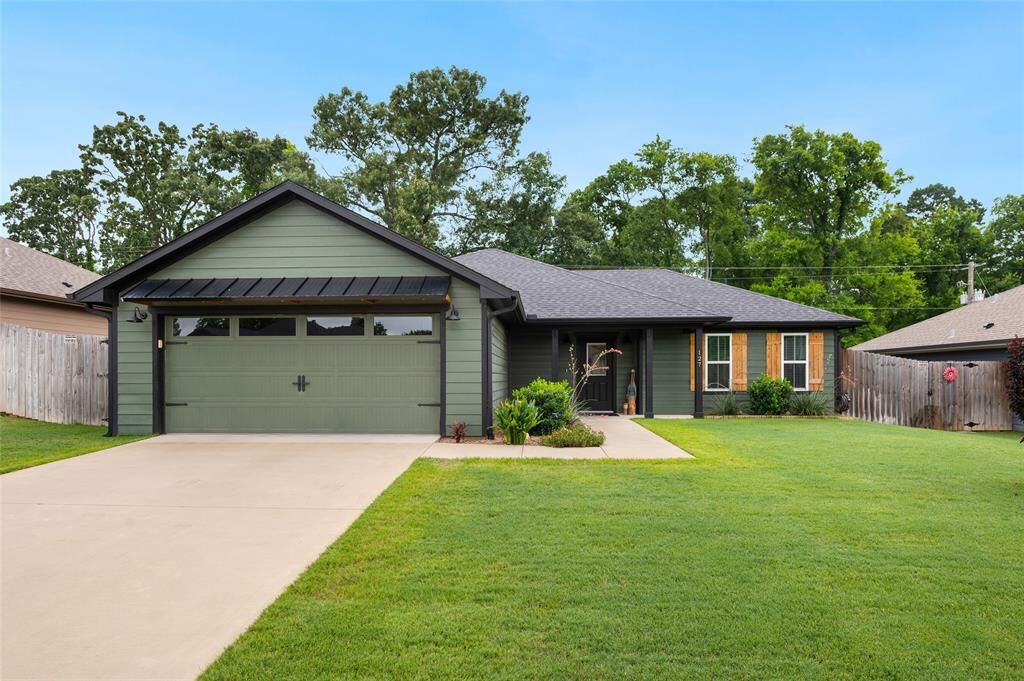 Property Photo:  127 Brenlind Lane  TX 75773 