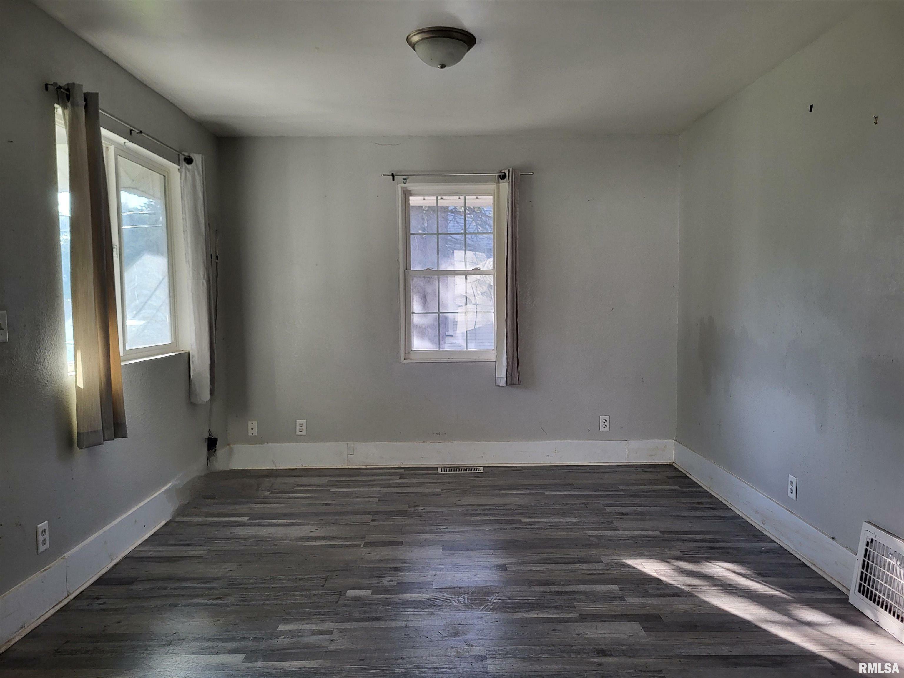 Property Photo: 1871 Baird Avenue IL 61401