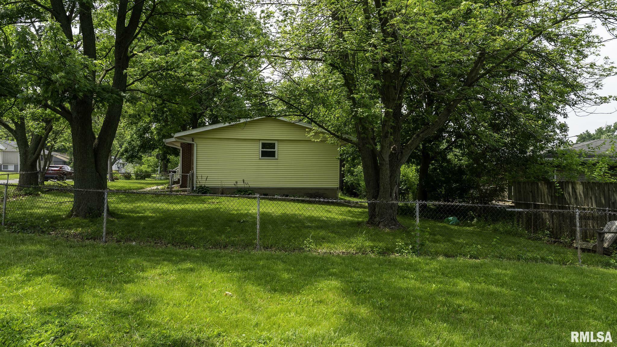 Property Photo: 6011 N Keenland Avenue IL 61614