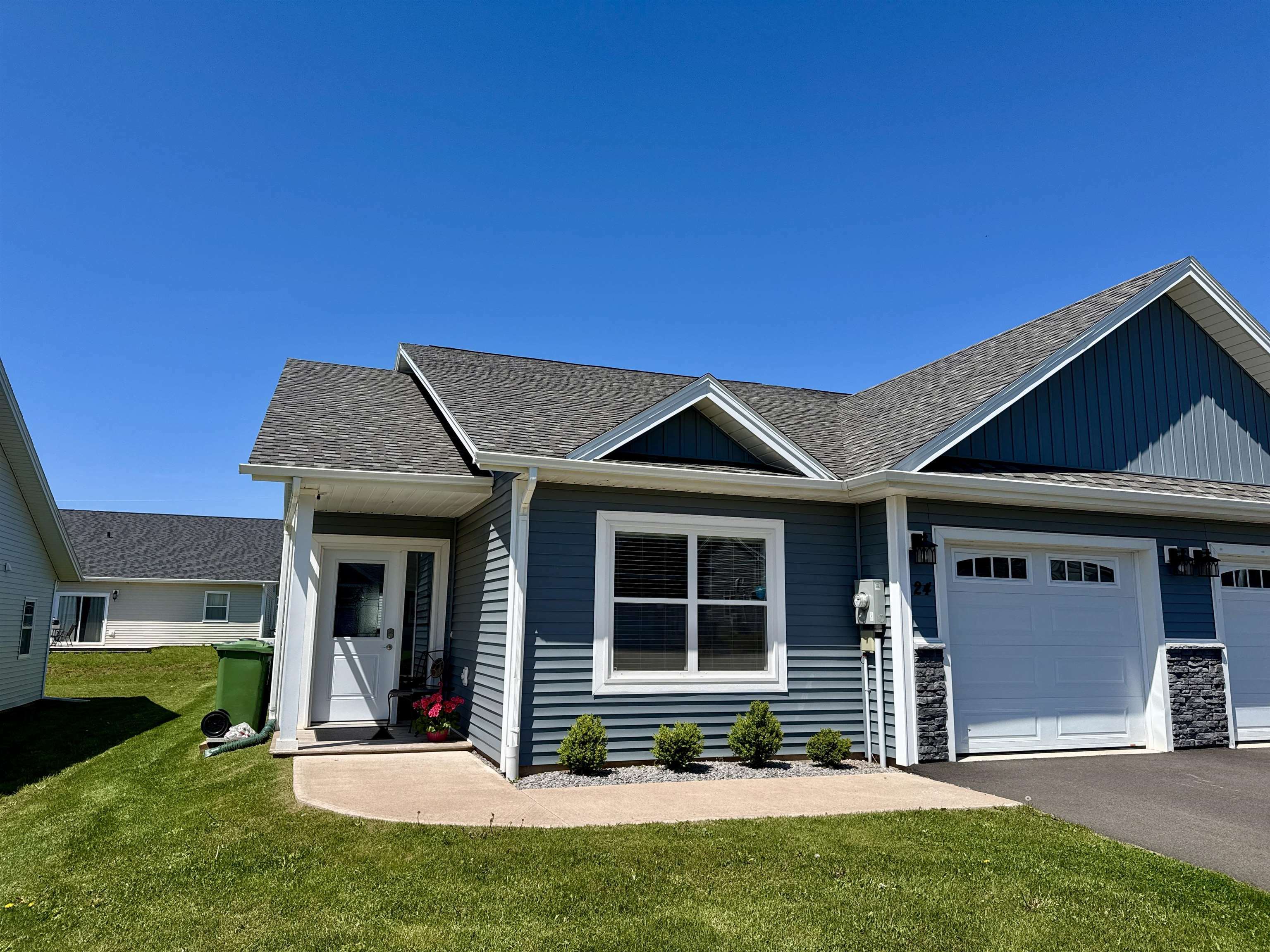 Property Photo:  24 Essex Crescent  PE C1E 3P9 
