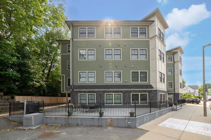 Property Photo: 18 Robert St 6 MA 02131