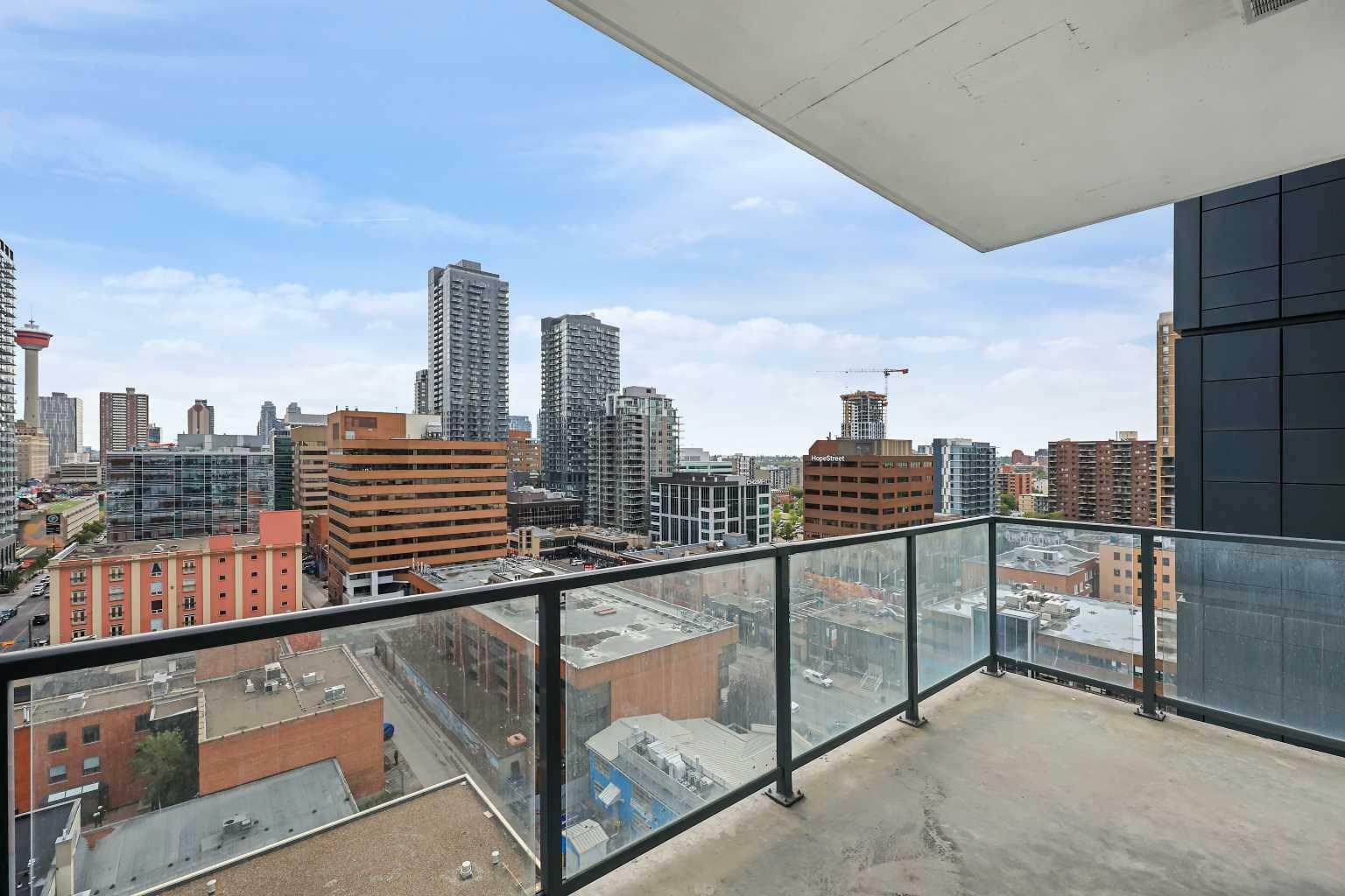 Property Photo: 1010 6 Street SW 1207 AB T2R 1B4