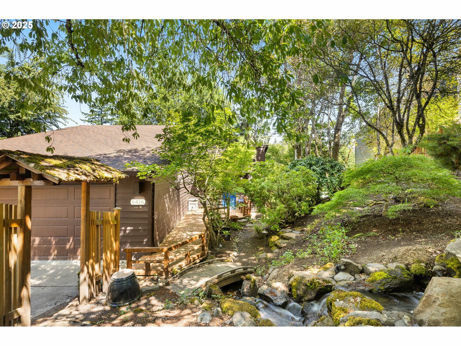 Property Photo: 6416 SW 33rd Pl OR 97239