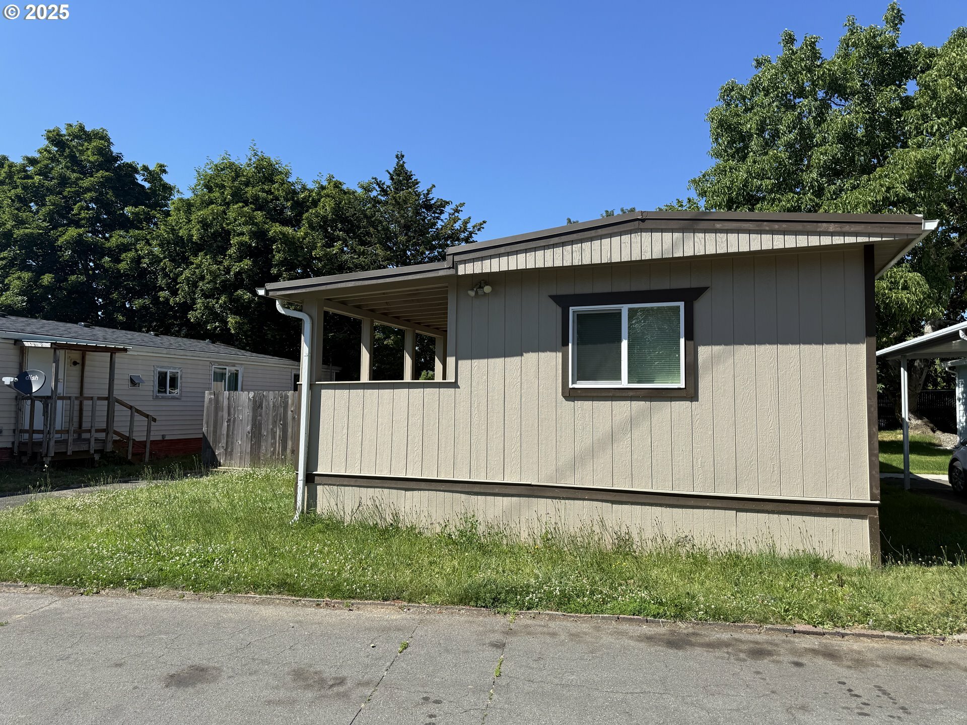 Property Photo: 20140 NE Sandy Blvd 23 OR 97024