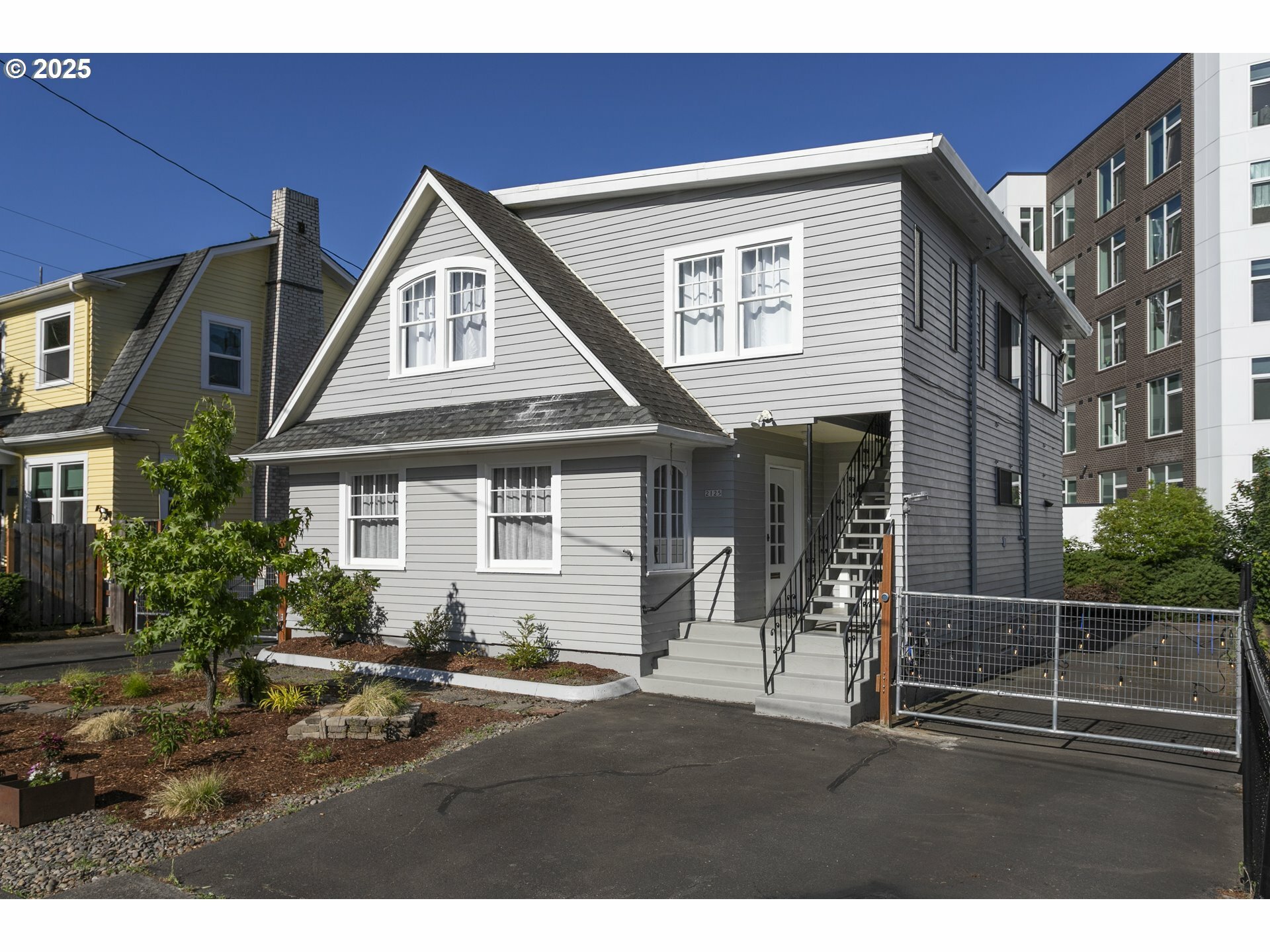 Property Photo: 2125 NE 48th Ave OR 97213
