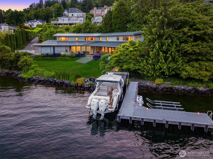 Property Photo:  7964  E Mercer Way  WA 98040 