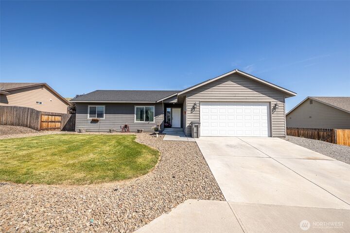 Property Photo:  2709  Semolina Loop  WA 98802 