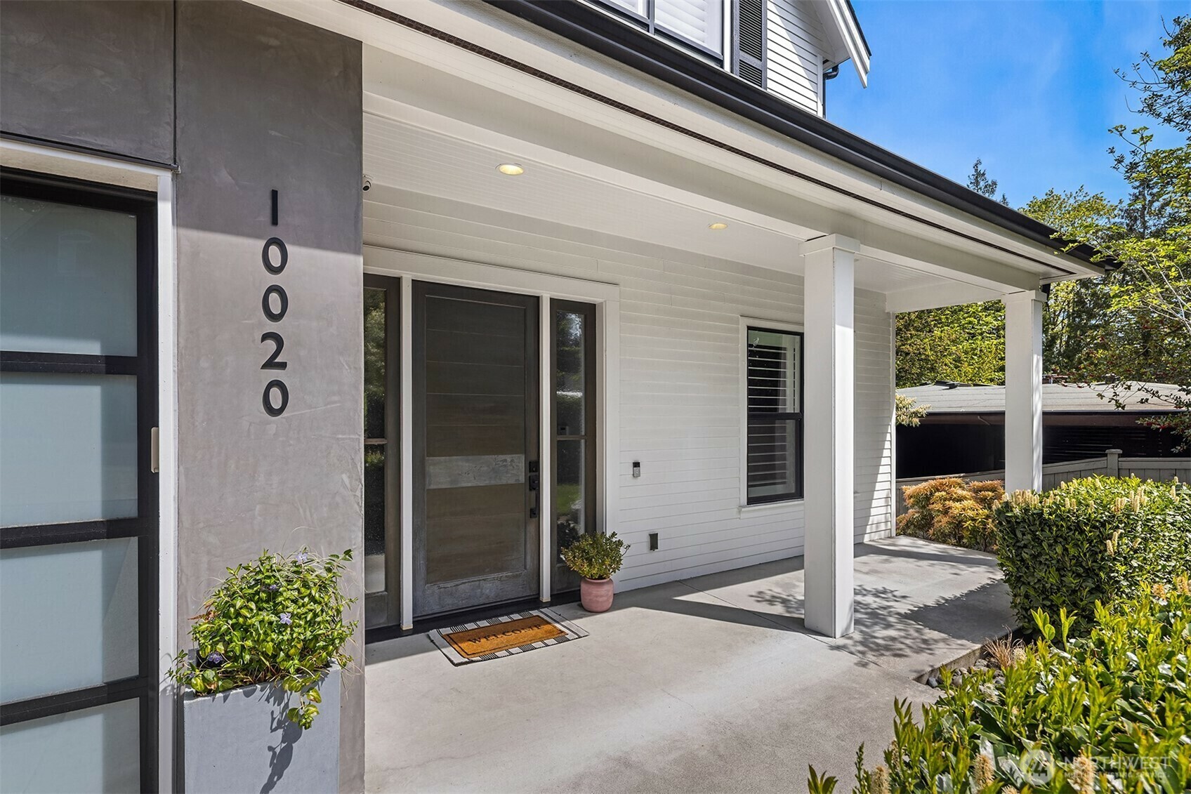 Property Photo: 10020 NE 30th Place WA 98004