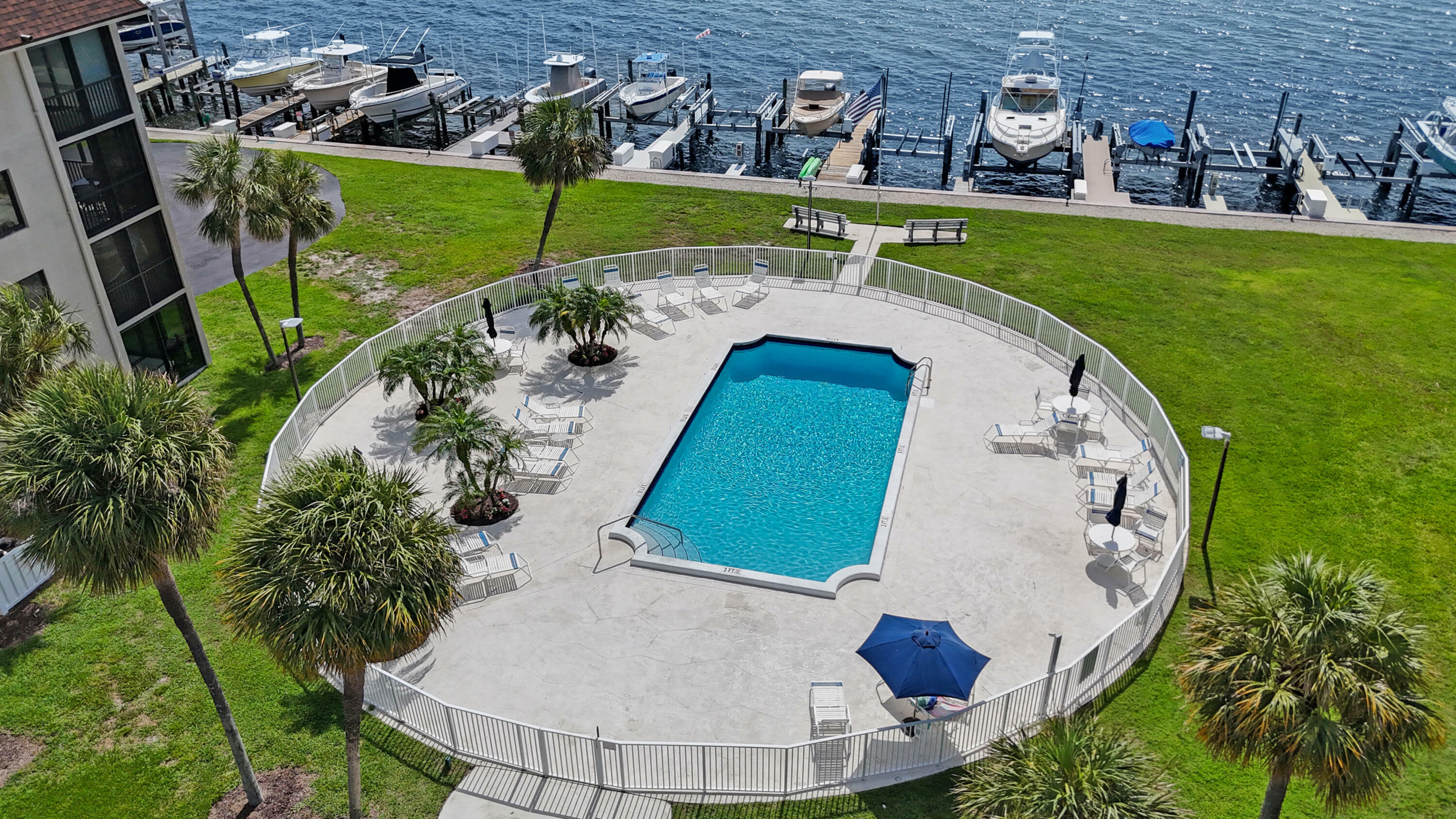 Property Photo: 2424 N Federal Highway 315 FL 33435