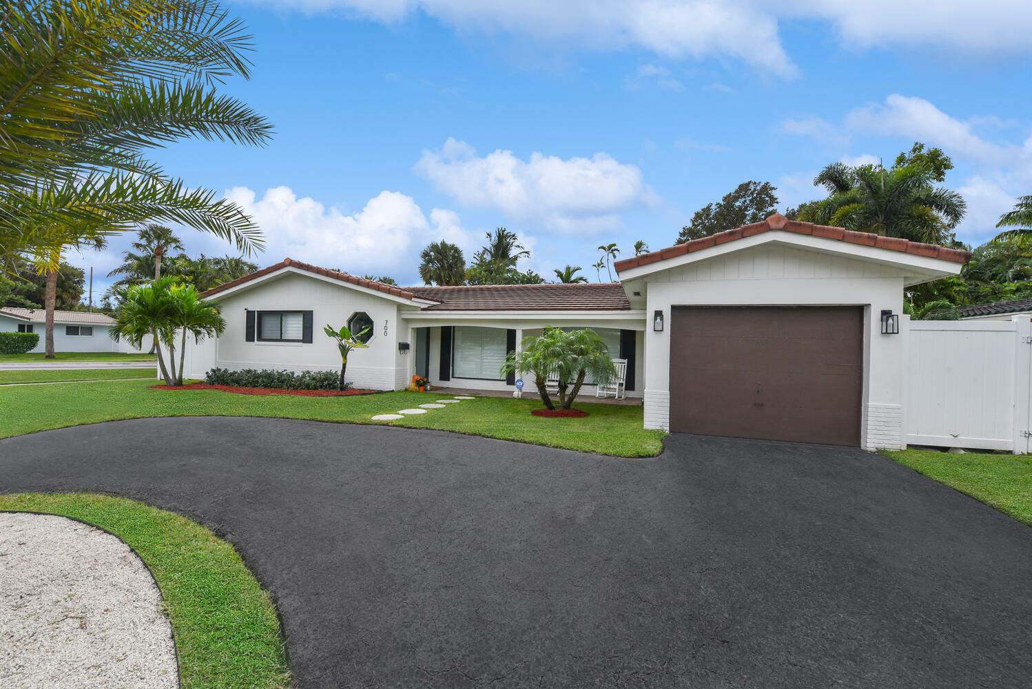 Property Photo:  700 SW 4th Street  FL 33486 