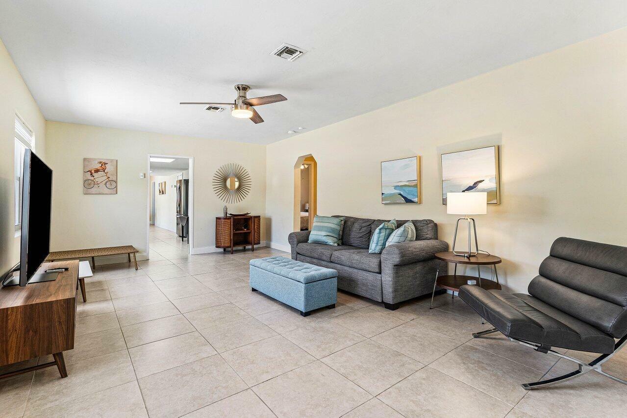 Property Photo:  123 NW 6th Avenue  FL 33444 