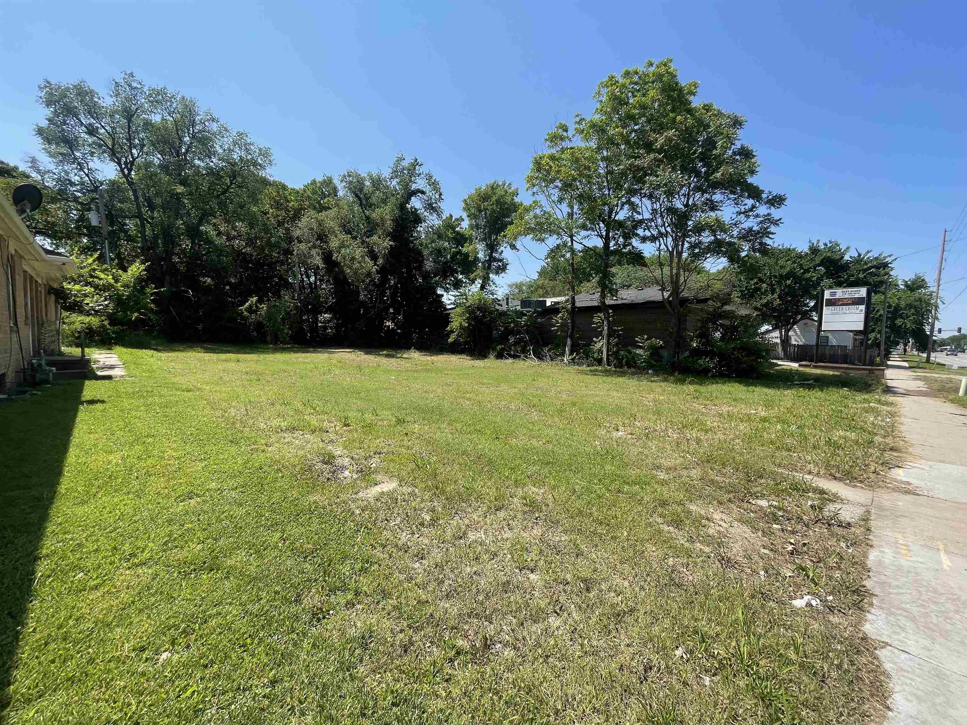 Property Photo: 651 S Oliver Ave KS 67218