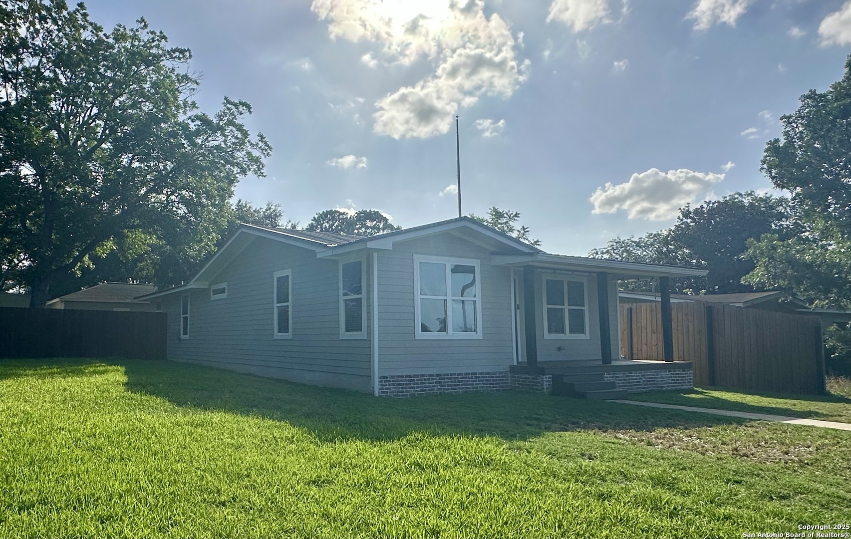 Property Photo: 209 S 4th St TX 78160
