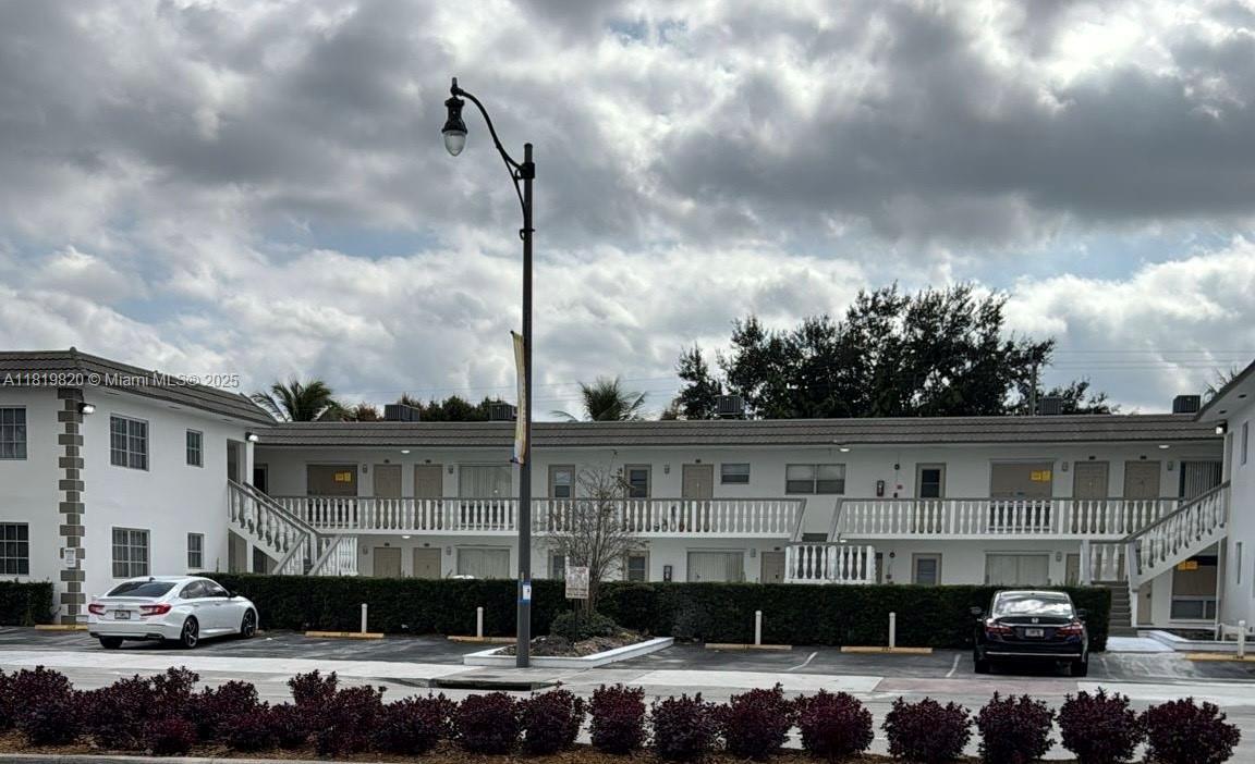 Property Photo: 5420 Hollywood Blvd 203 FL 33021