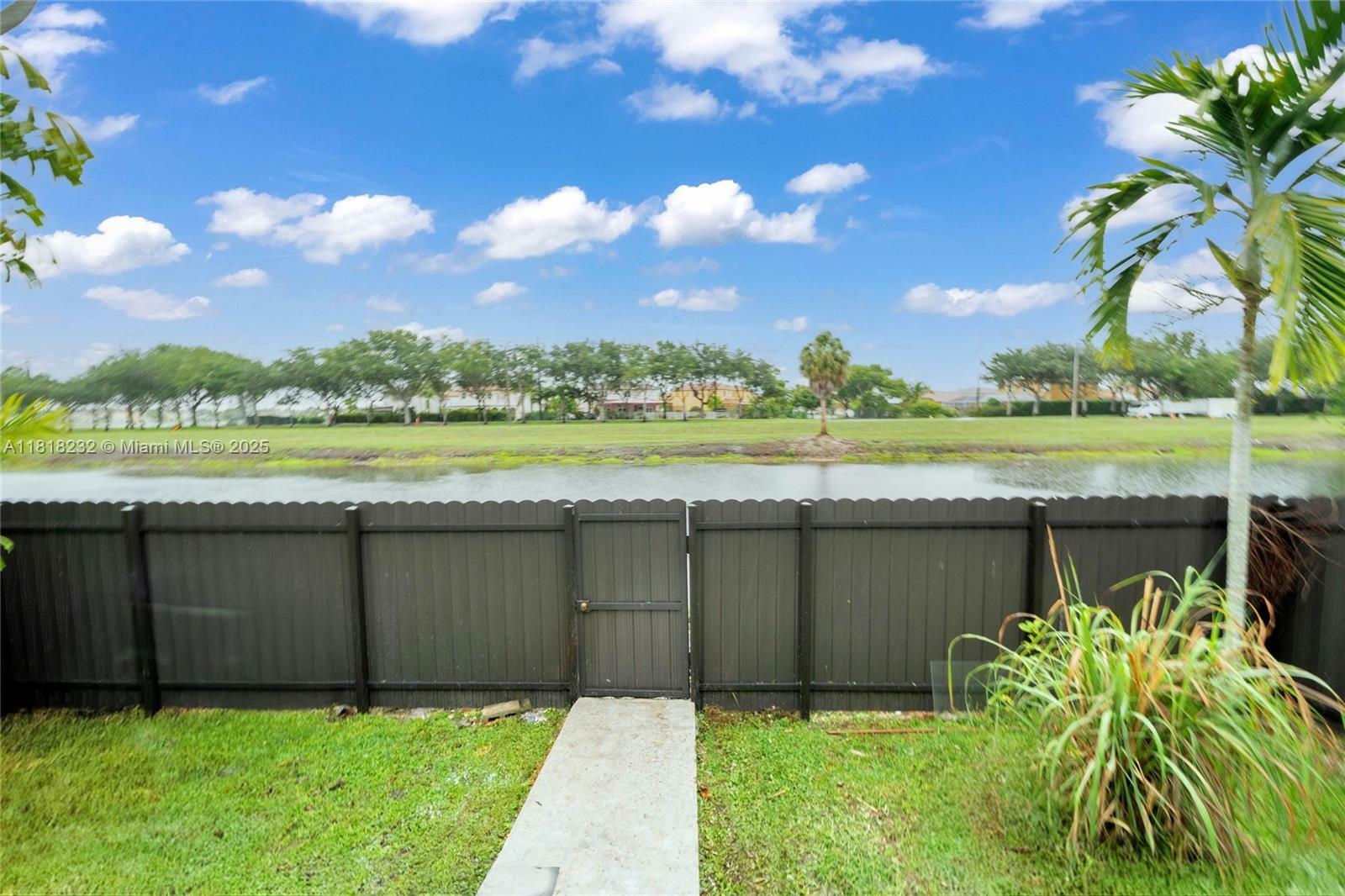 Property Photo:  7517 N Augusta Dr  FL 33015 
