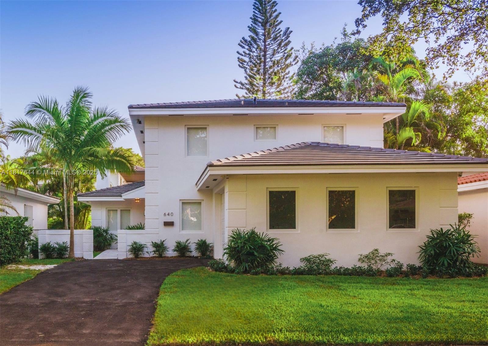 Property Photo: 640 Puerta Ave FL 33143