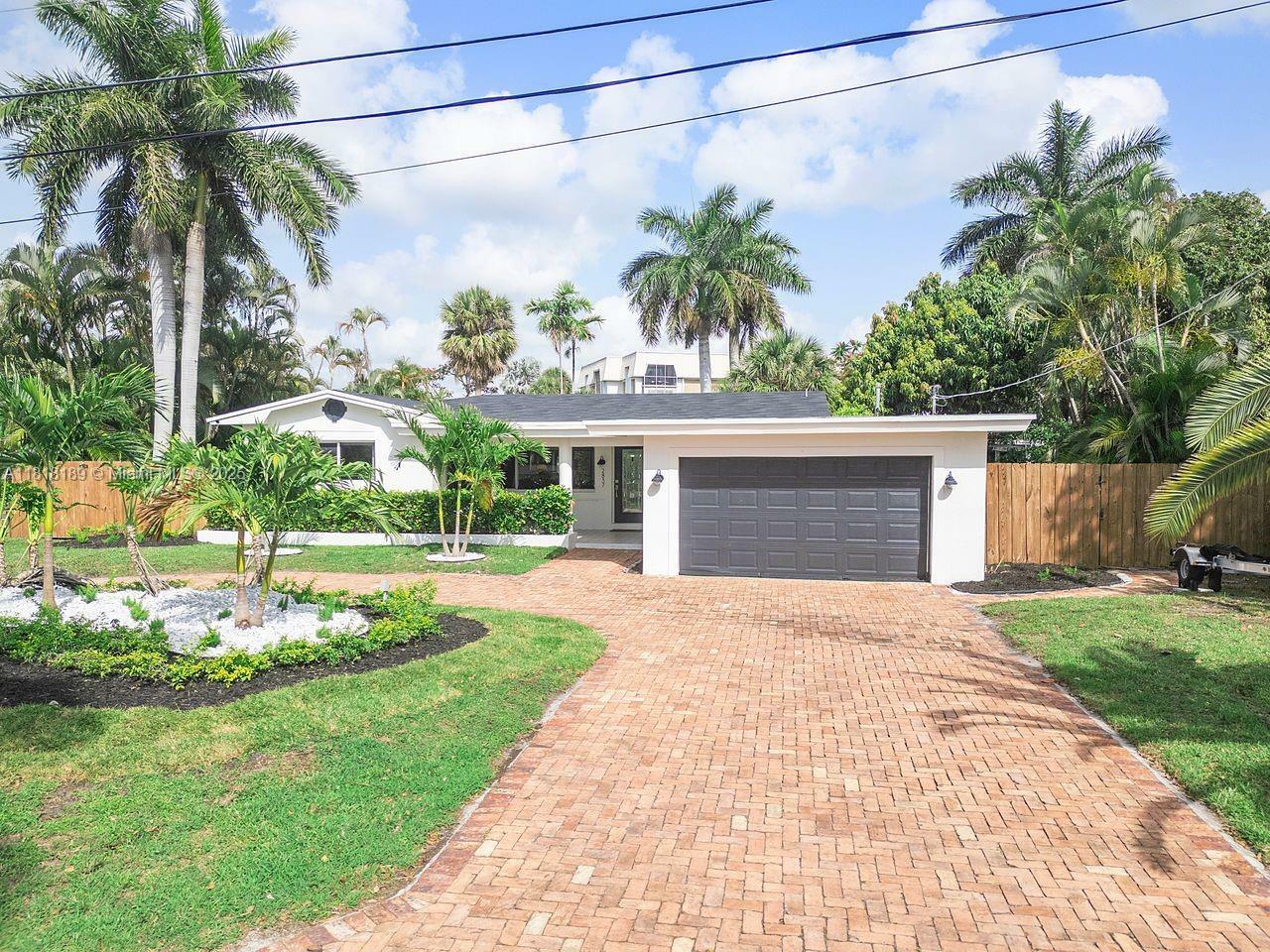 Property Photo: 2837 NE 17th Ave FL 33334