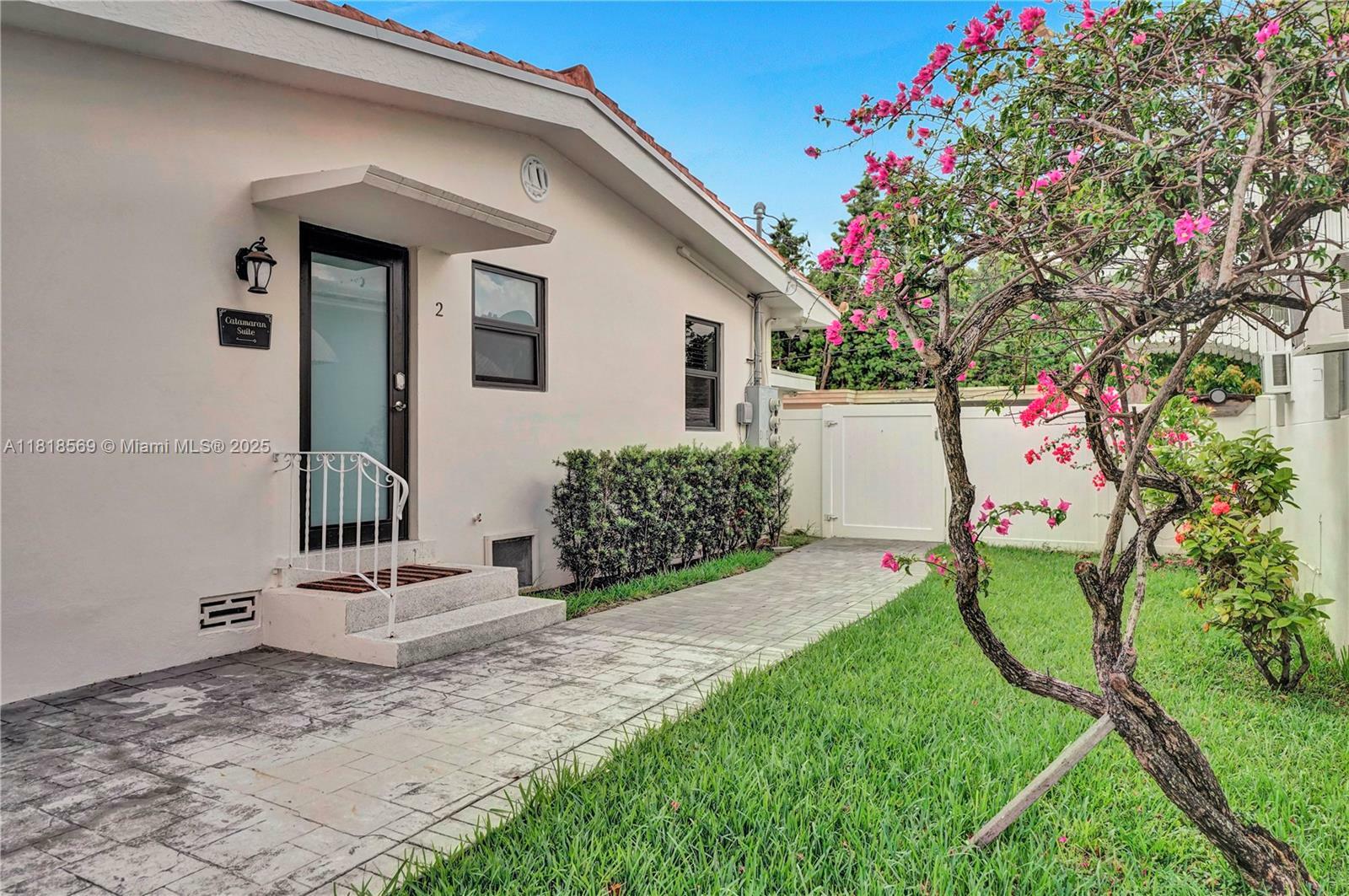 Property Photo: 1704 Rodman St 2 FL 33020