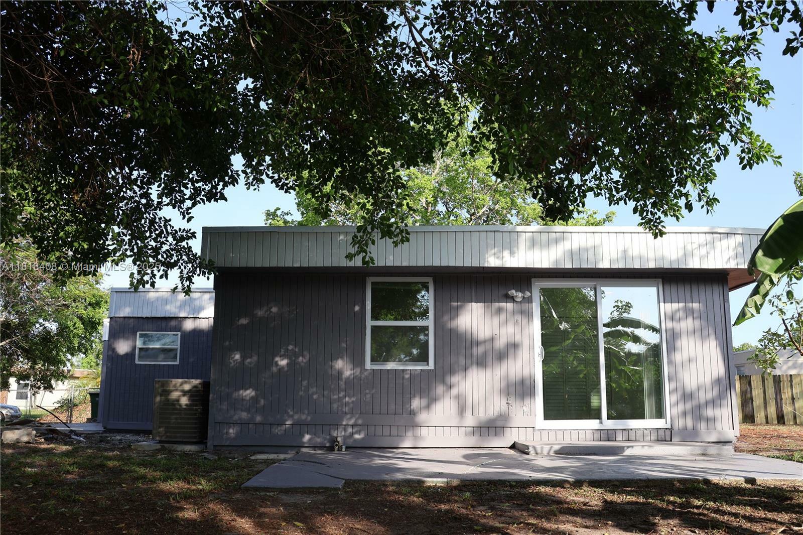 Property Photo: 7915 NW 73rd Ave 7915 FL 33321